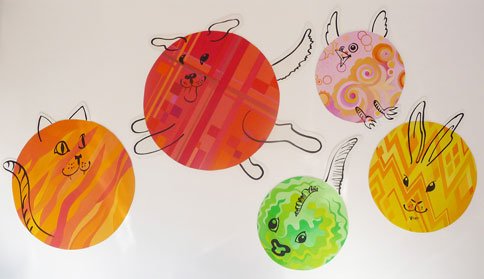 Bemalte Holztafeln für das Kinderbehandlungs-Zimmer